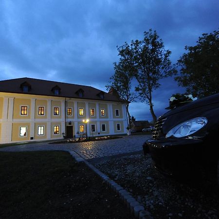 Castel Haller Ogra Exterior foto