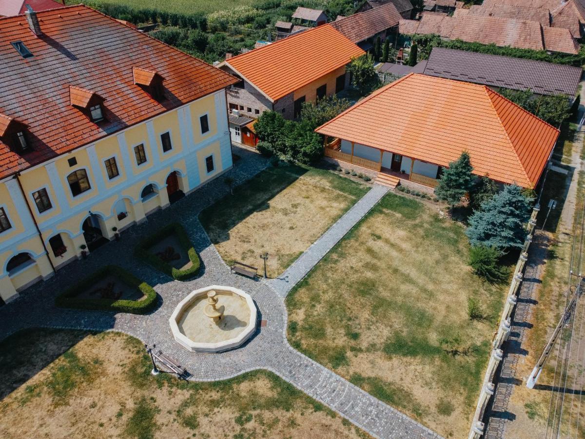 Castel Haller Ogra Exterior foto