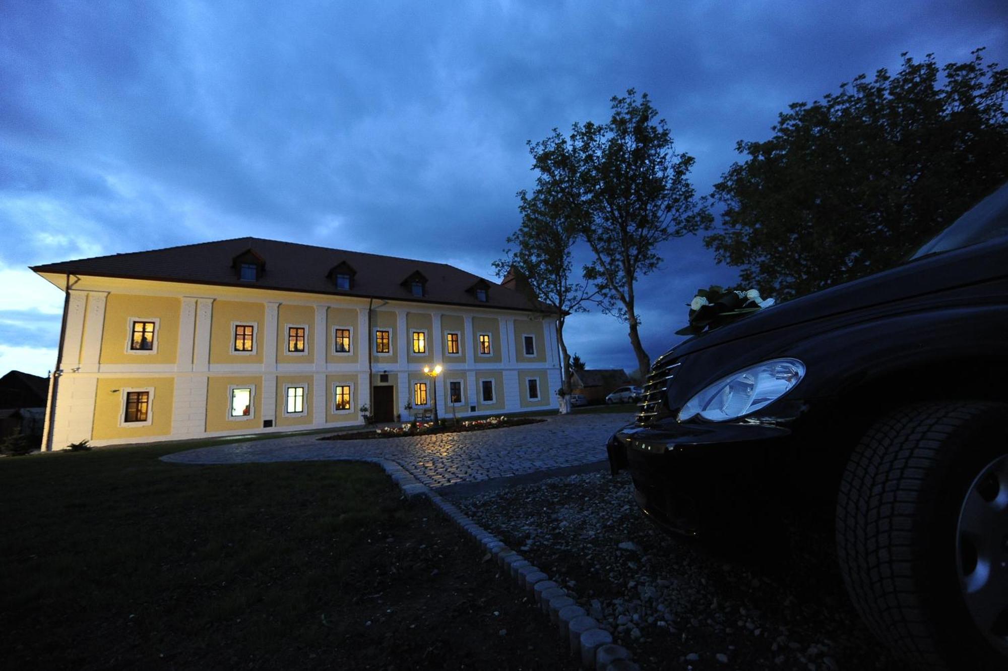Castel Haller Ogra Exterior foto