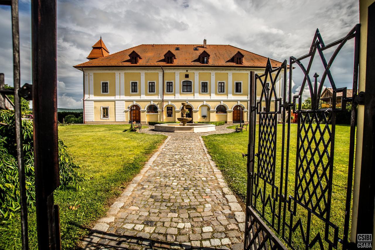 Castel Haller Ogra Exterior foto