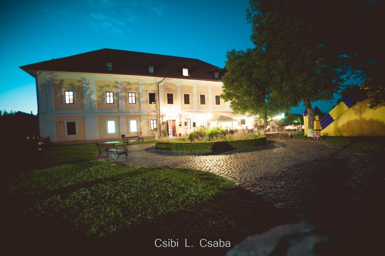 Castel Haller Ogra Exterior foto
